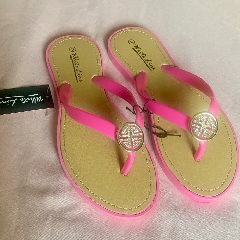 FREE W/ BUNDLE!- NWT Pink flip flops